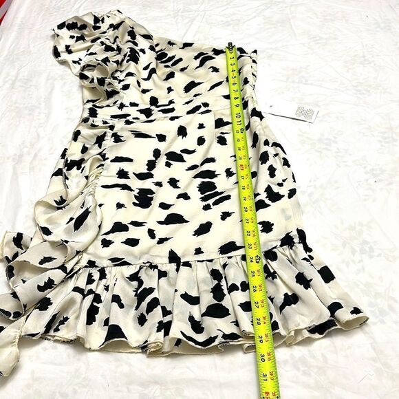 Never fully dressed animal print satin. New size M - Picture 12 of 12